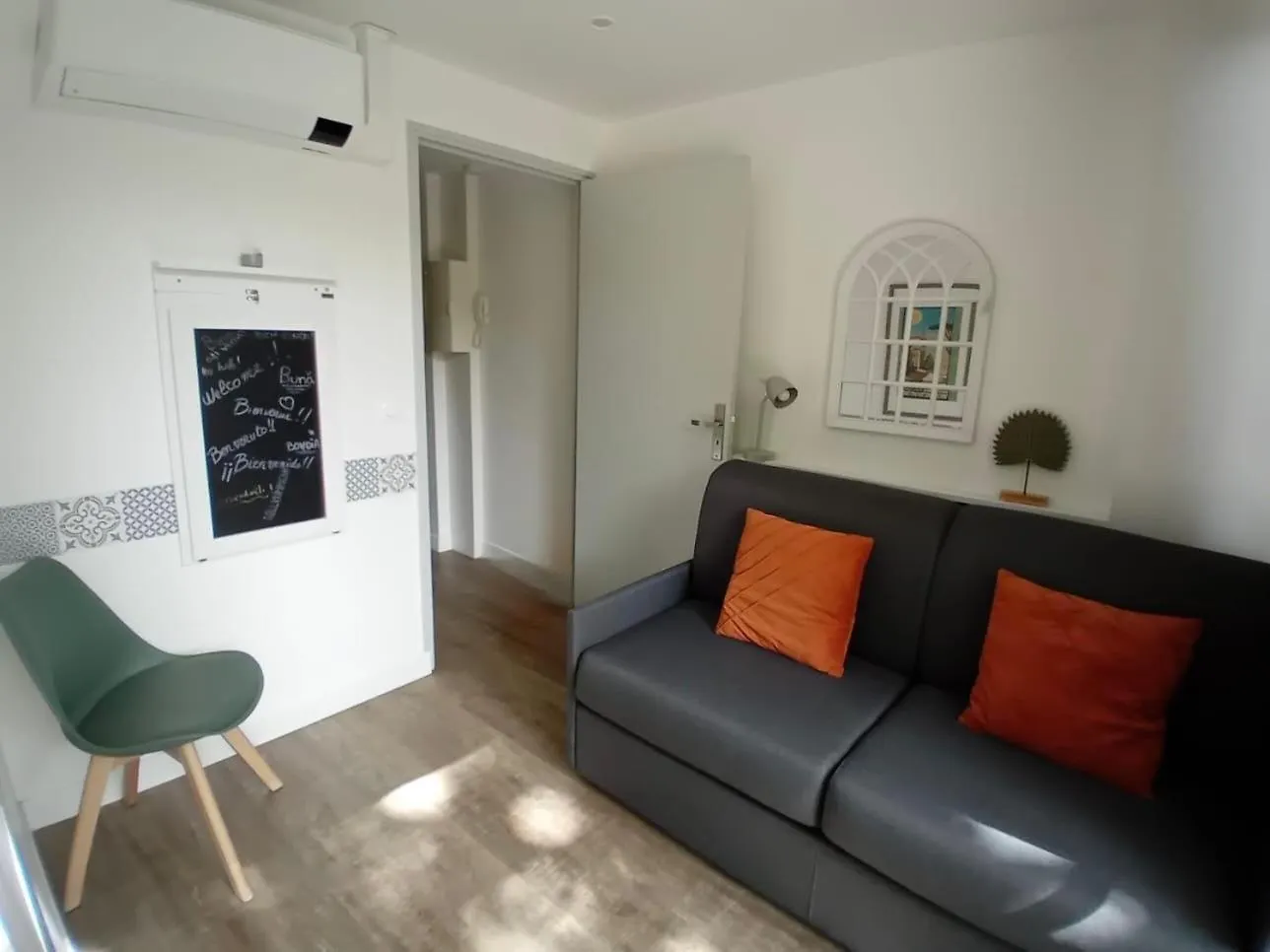L'Amandier - Joli Appartement T3 Neuf Centre Ville A 2 Pas De La Rotonde Mirabeau Et Des Allees Provencales Aix-en-Provence 0*,  Francia